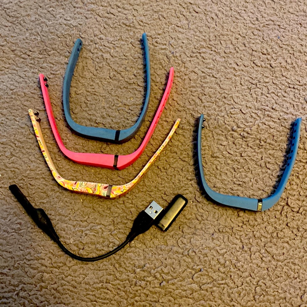 Fitbit Flex version 88 with charger and 3 medium bands and 1 small
